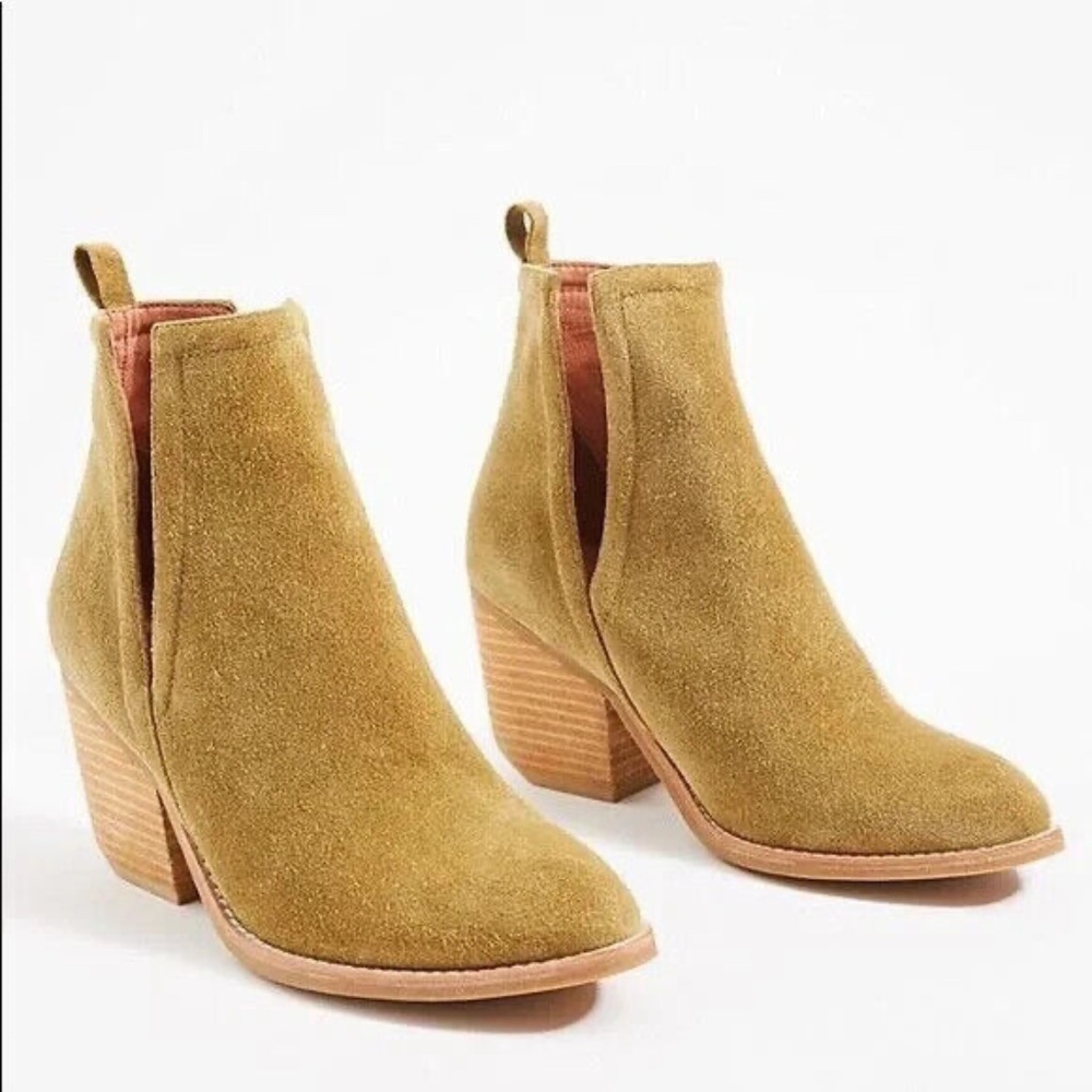 Jeffrey Campbell Orwell Suede Booties in Olive Size 7